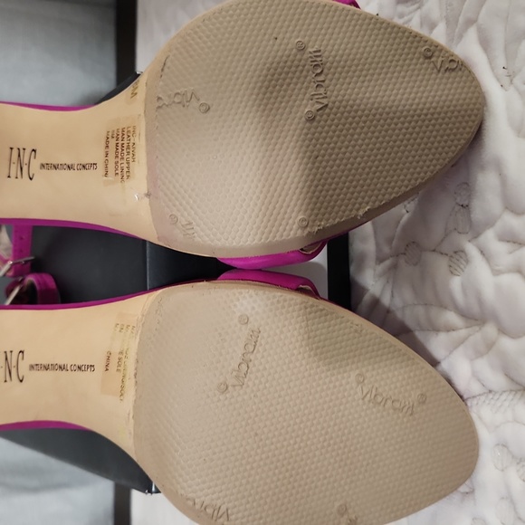 NEW INC fusia heels - Picture 7 of 7